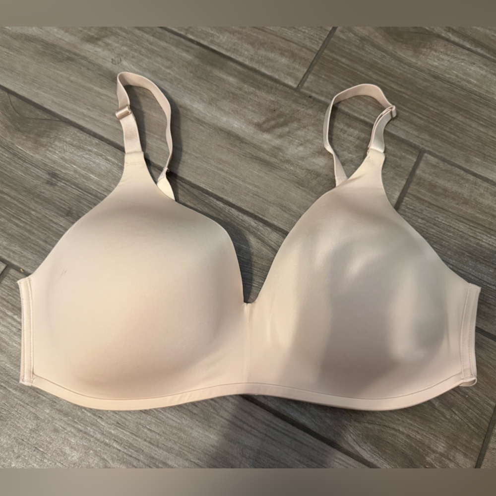 Soma vanishing 360 wireless 38D Seamless Nude Bra